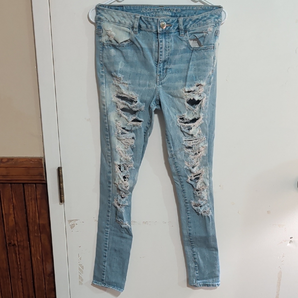 American Eagle Outfitters Light Blue Distressed Skinny Jeans